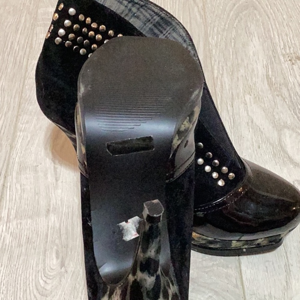 Velvet Booties - Picture 3 of 4